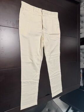 UNTUCKit Men's Cream Slim Chino Pants